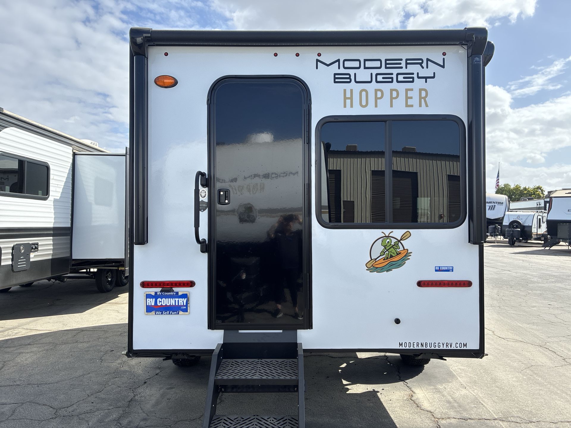2027 Modern Buggy Hopper 1 - Image 3