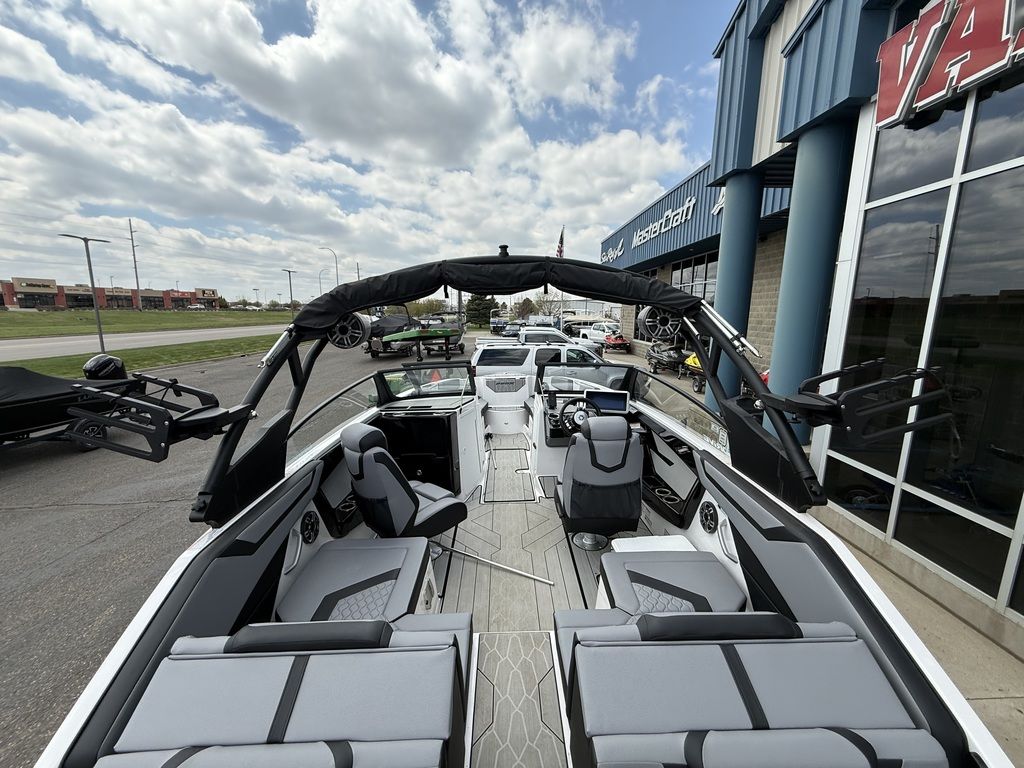 2026 Yamaha Boats 222XD - Image 12