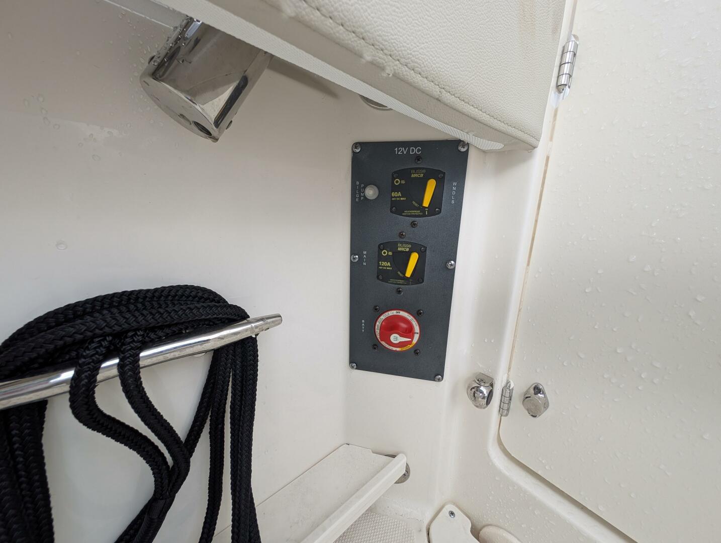 2023 Boston Whaler 240 Vantage - Image 81
