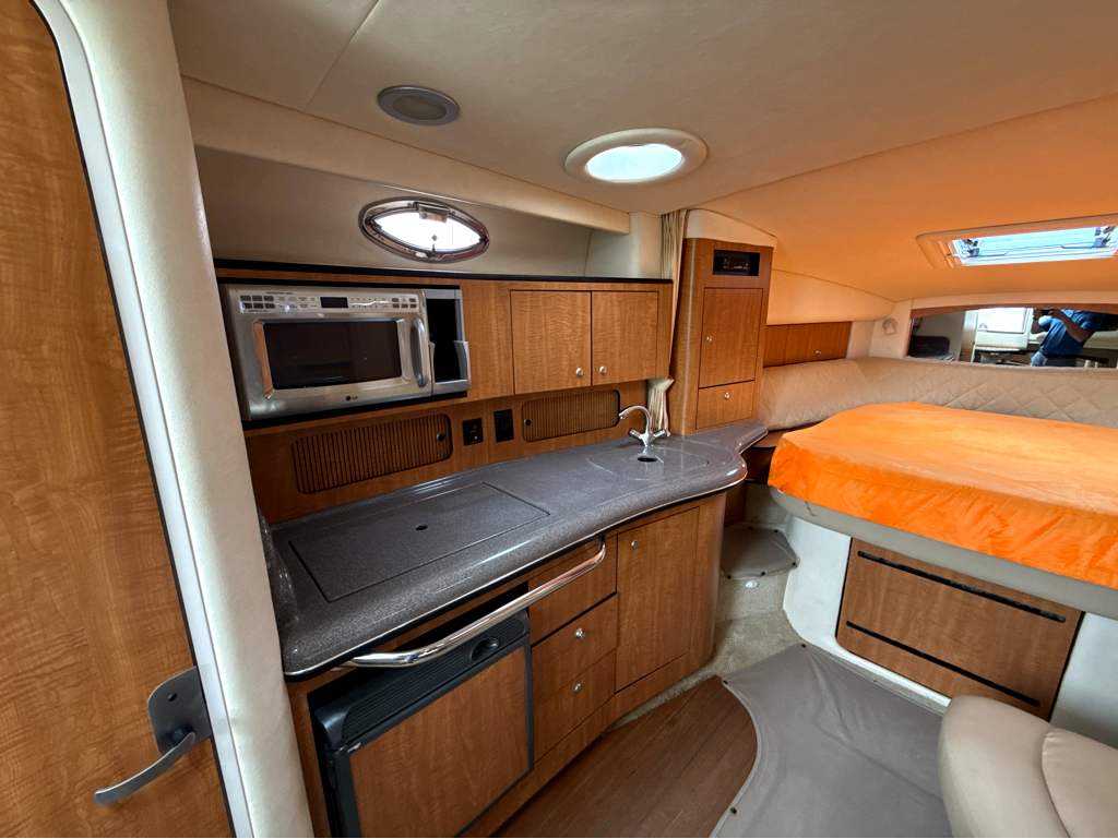 2006 Sea Ray 320 Sundancer - Image 2