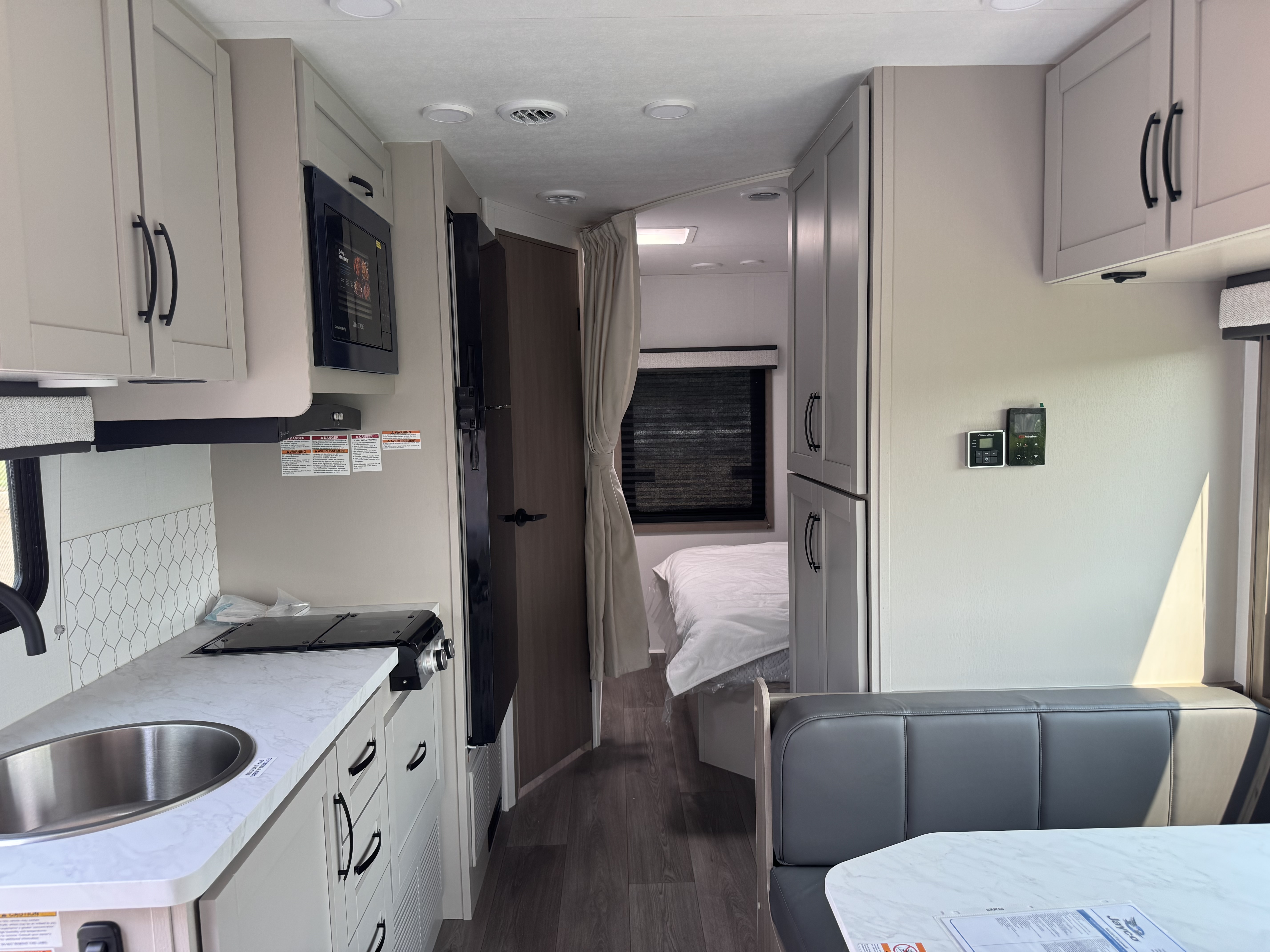2027 JAYCO REDHAWK SE 22C - Image 13