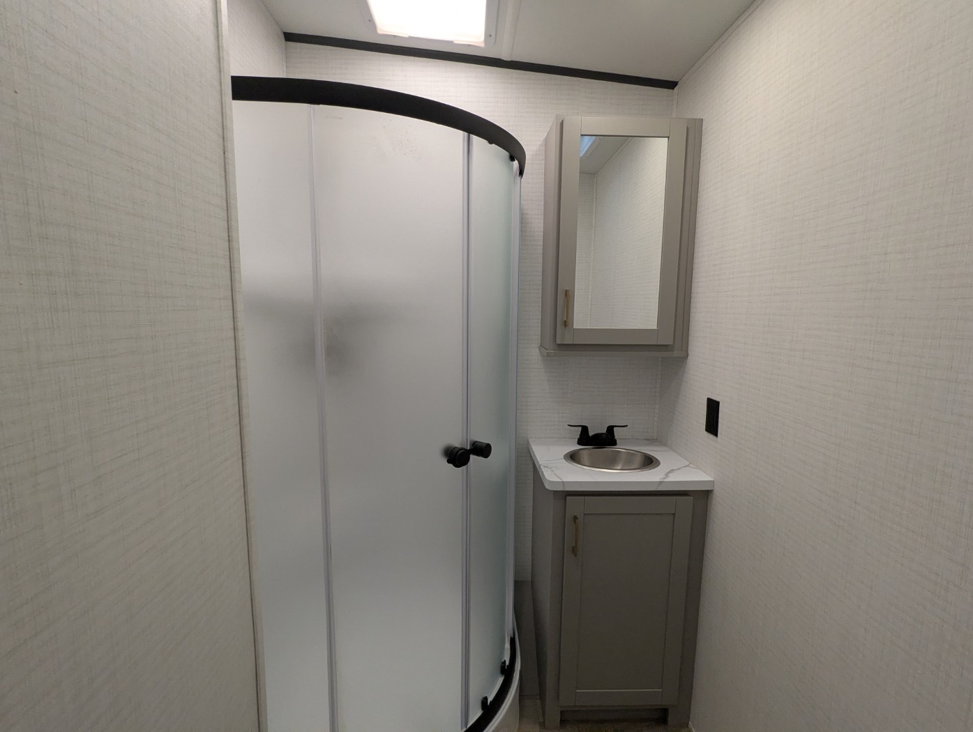 2027 FOREST RIVER STEALTH SFT2730 - Image 11