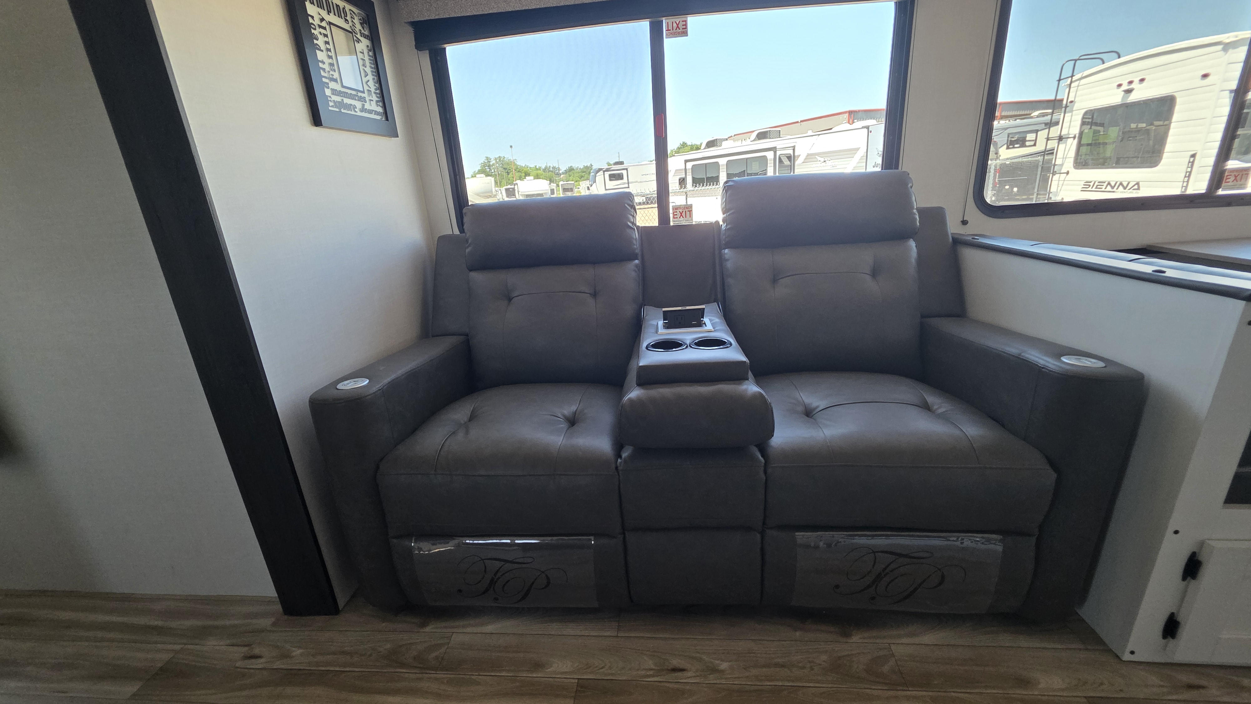 2027 VENTURE RV SIENNA 311VDB - Image 17