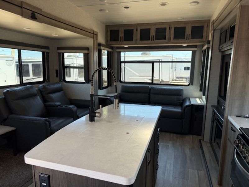 2021 Winnebago Voyage V2932RL - Image 4
