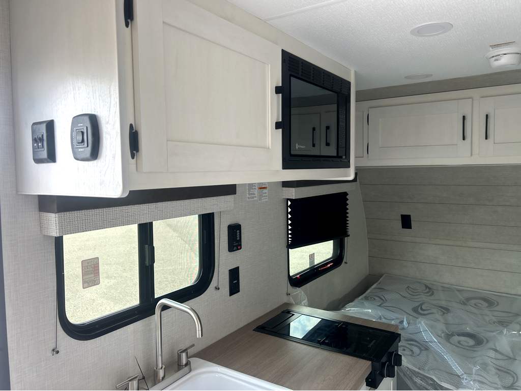 2026 VENTURE RV SIENNA 140VFD - Image 7