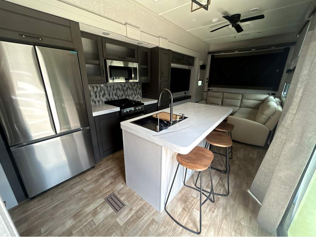 2025 CROSSROADS REDWOOD REGENCY 3951BAM - Image 7