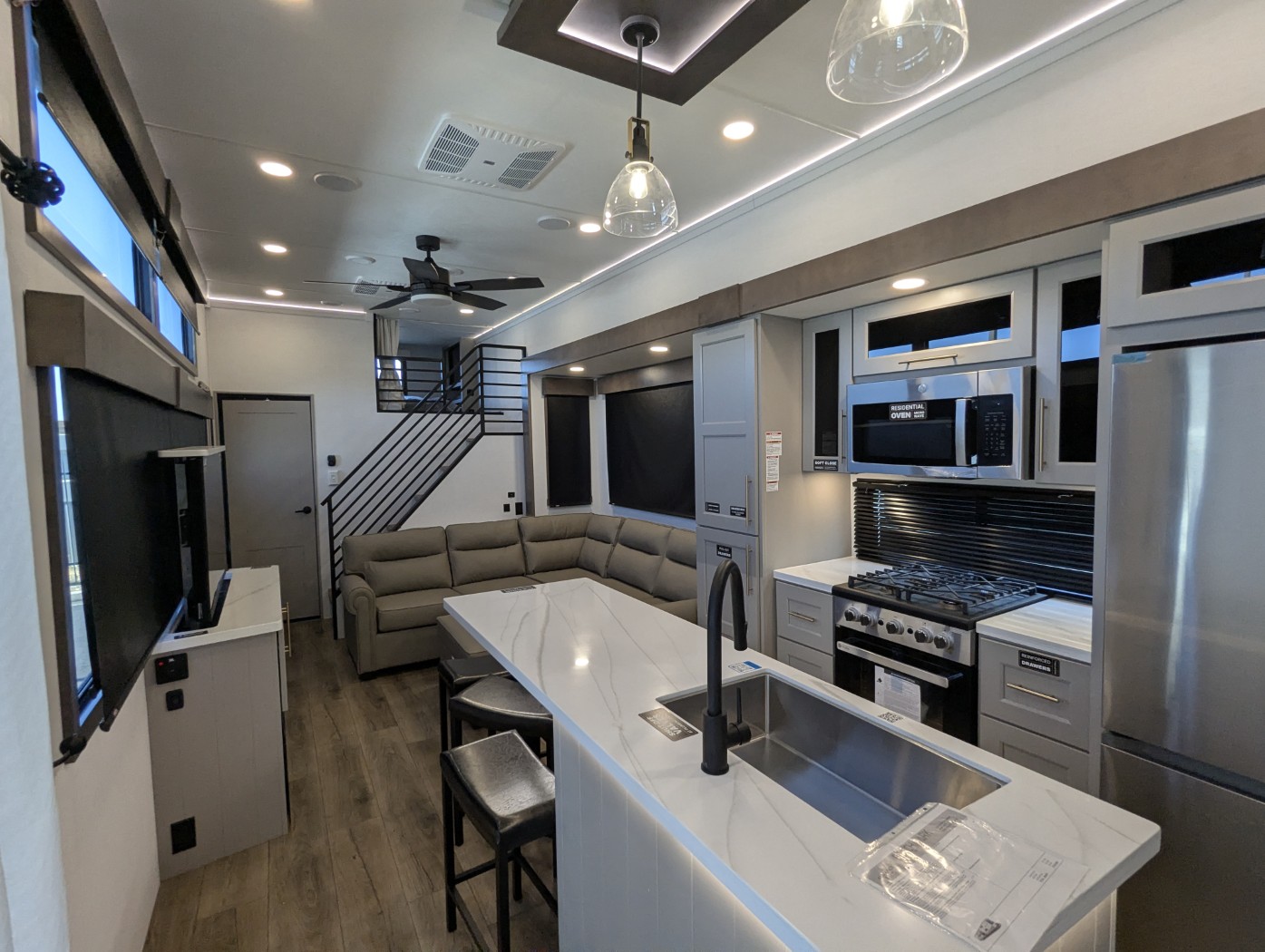 2026 Alliance RV Benchmark 44LFT - Image 8