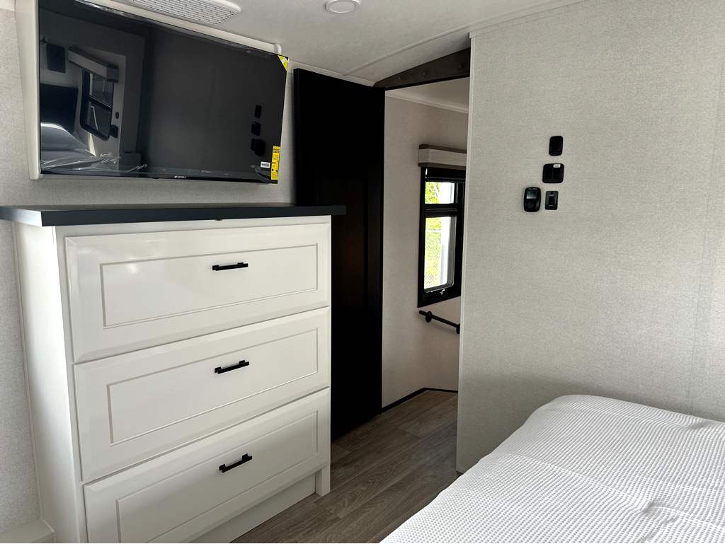 2027 JAYCO PINNACLE 32RLTS - Image 22
