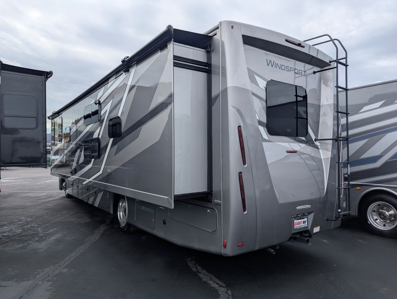 2026 Thor Motor Coach Windsport 35J - Image 4