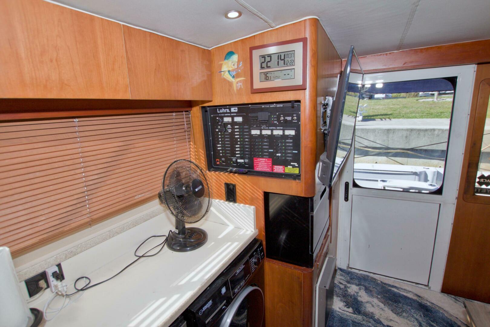 1998 Luhrs 36 Convertible - Image 34