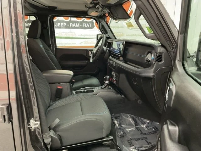 2025 Jeep Wrangler 4xe Rubicon 4x4 - Image 25