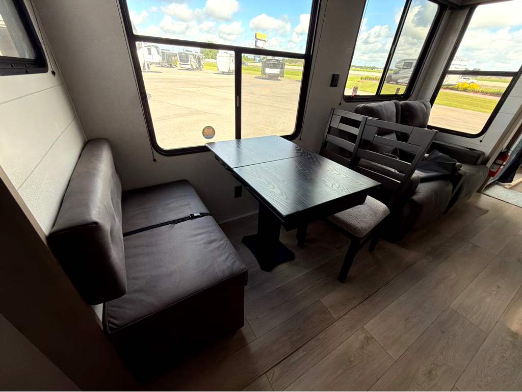 2027 JAYCO JAY FLIGHT BUNGALOW 404LOFT - Image 15