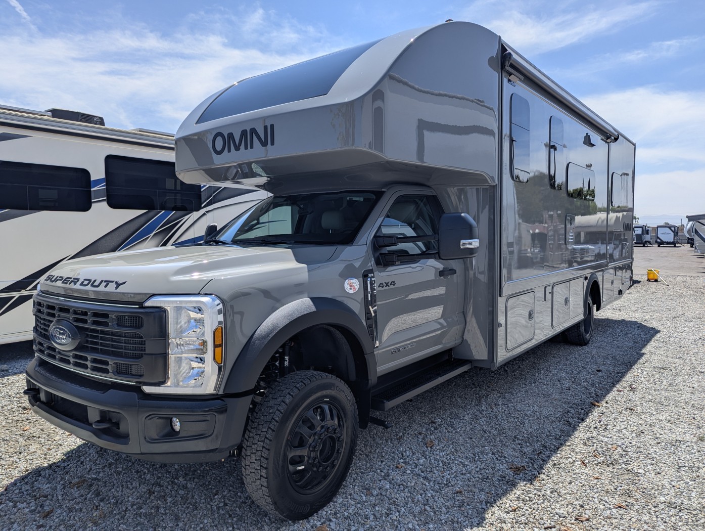 2027 Thor Motor Coach Omni X32 - Image 3