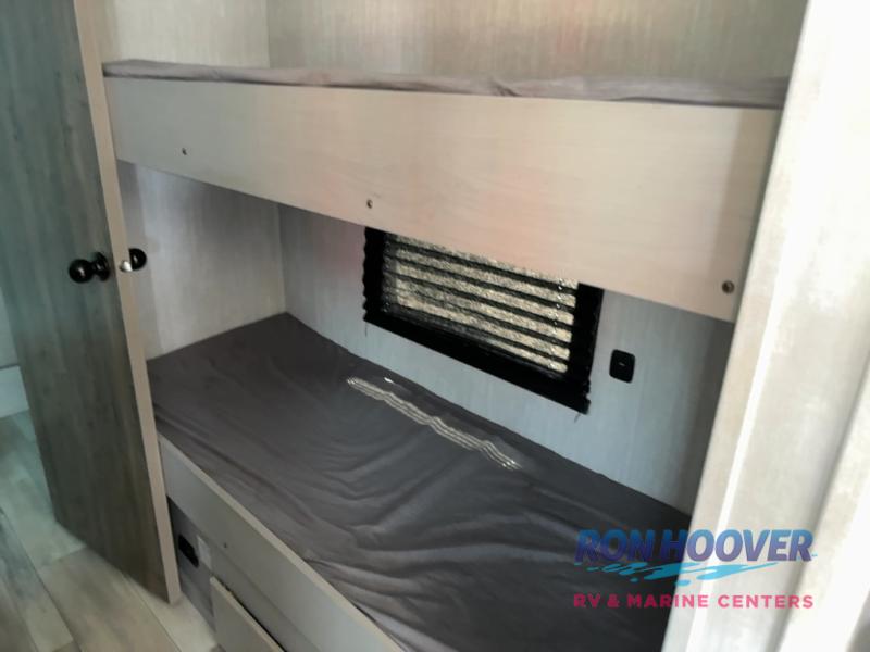 2025 COACHMEN VIKING 25QBH - Image 12