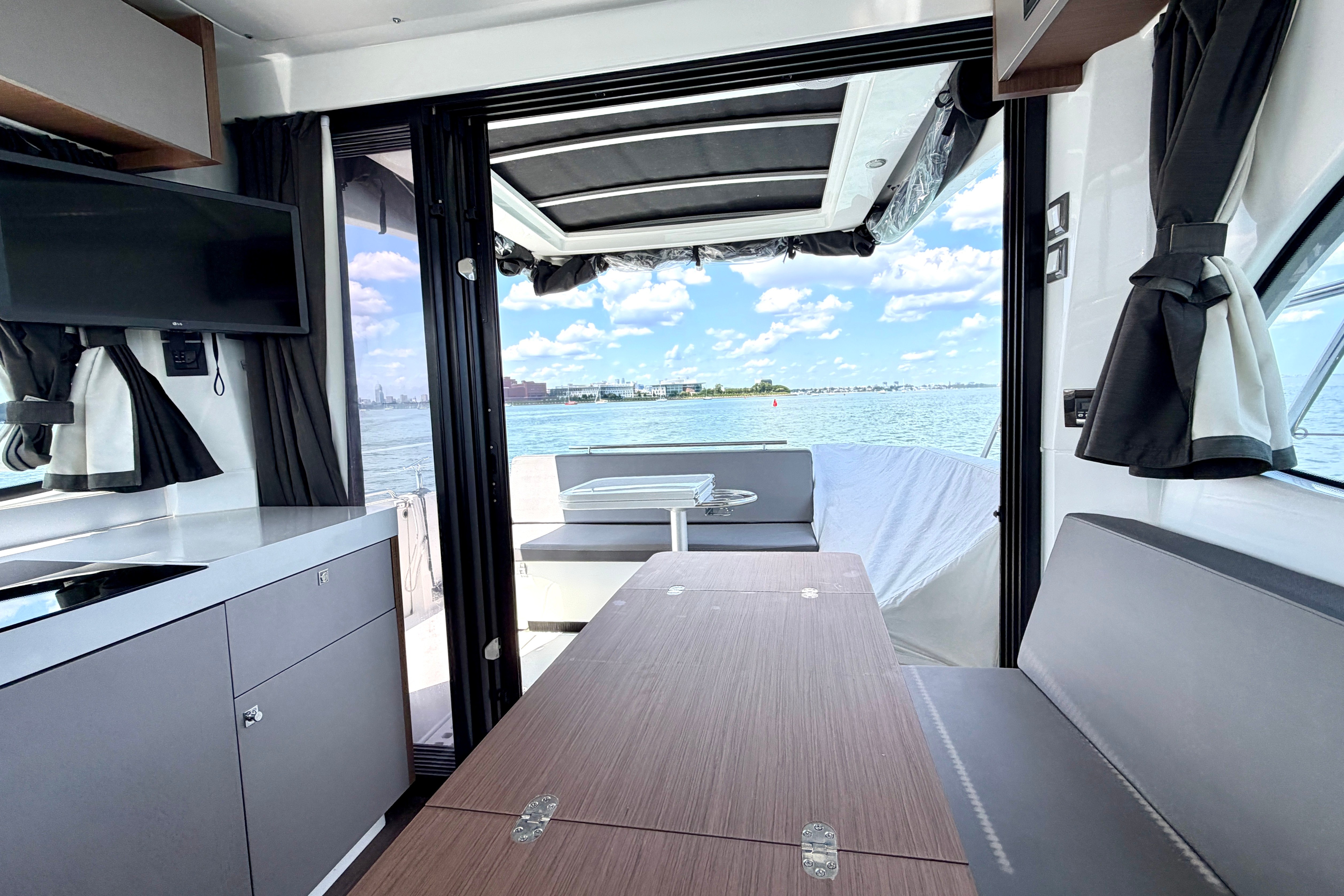 2023 Beneteau Antares 11 OB - Image 37