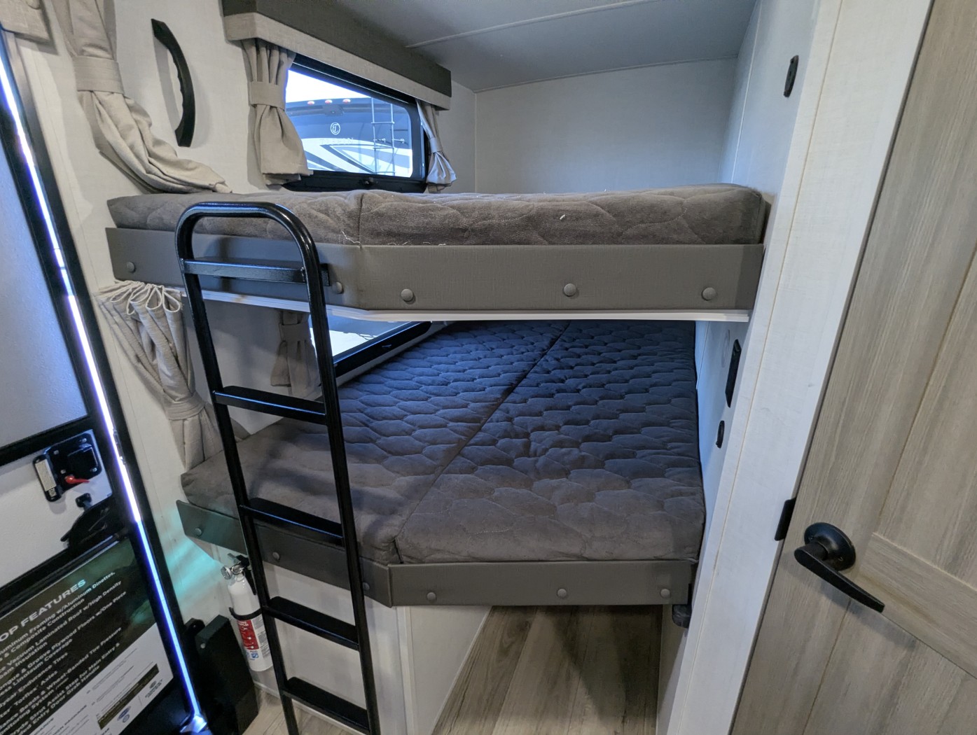 2027 Forest River Rockwood Ultra Lite 2706BH - Image 15