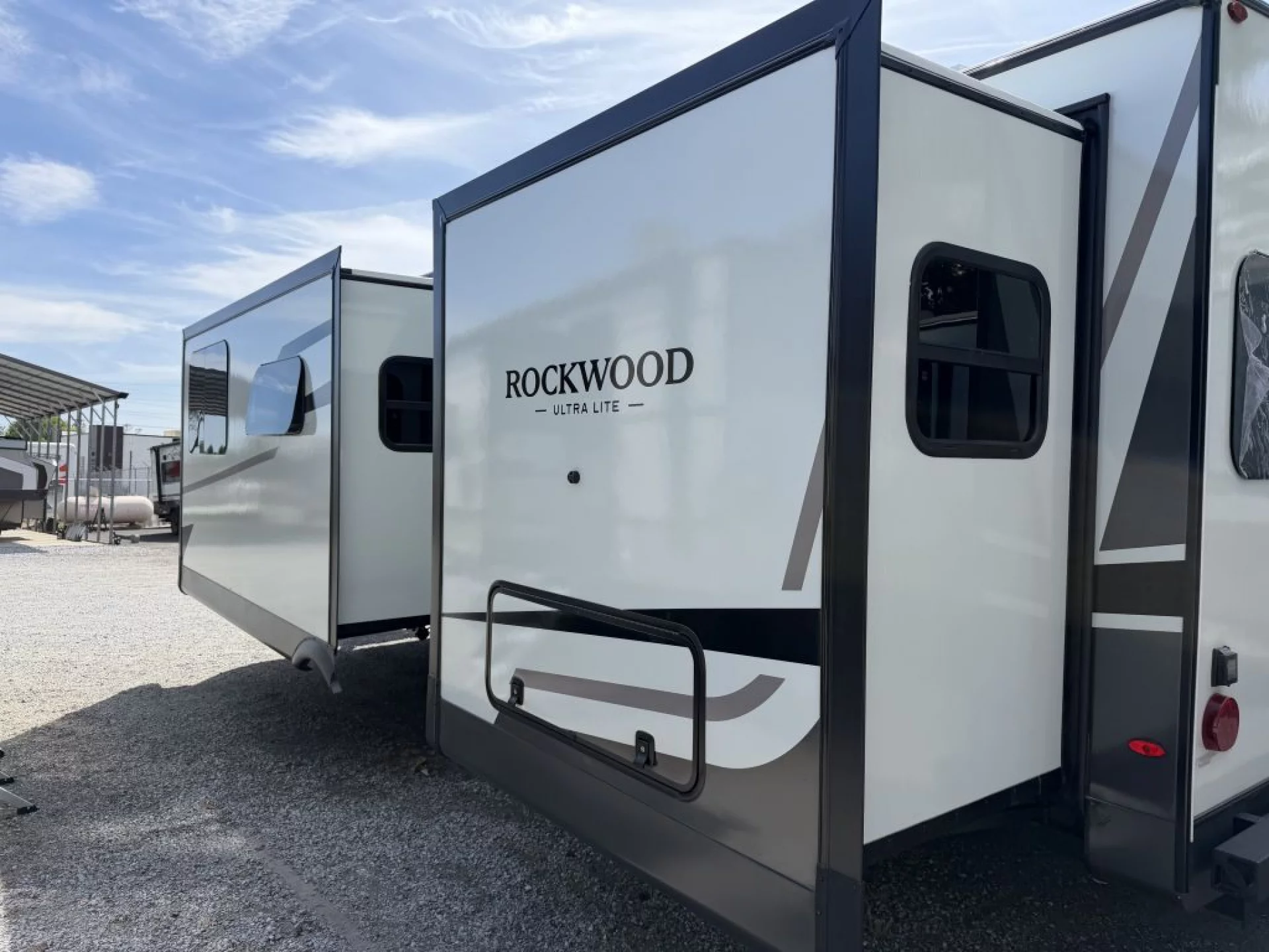 2027 FOREST RIVER ROCKWOOD ULTRA LITE 2608BS - Image 6