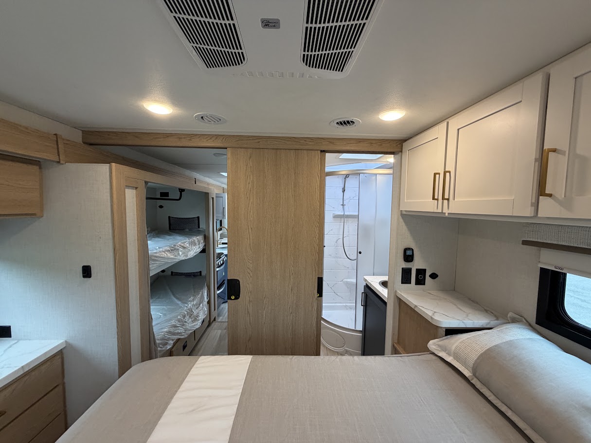 2027 THOR MOTOR COACH MAGNITUDE GA31 - Image 47