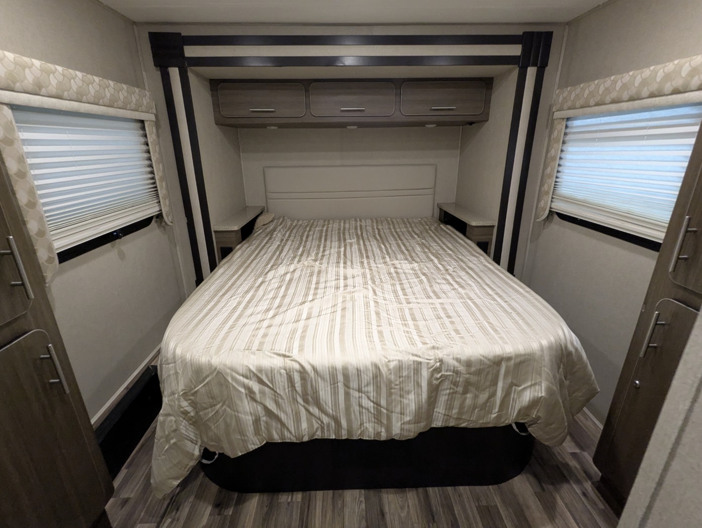 2015 RENEGADE Villagio 25QRS - Image 21