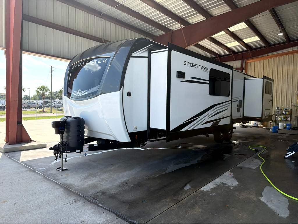 2027 VENTURE RV SPORTTREK 333VFK - Image 2