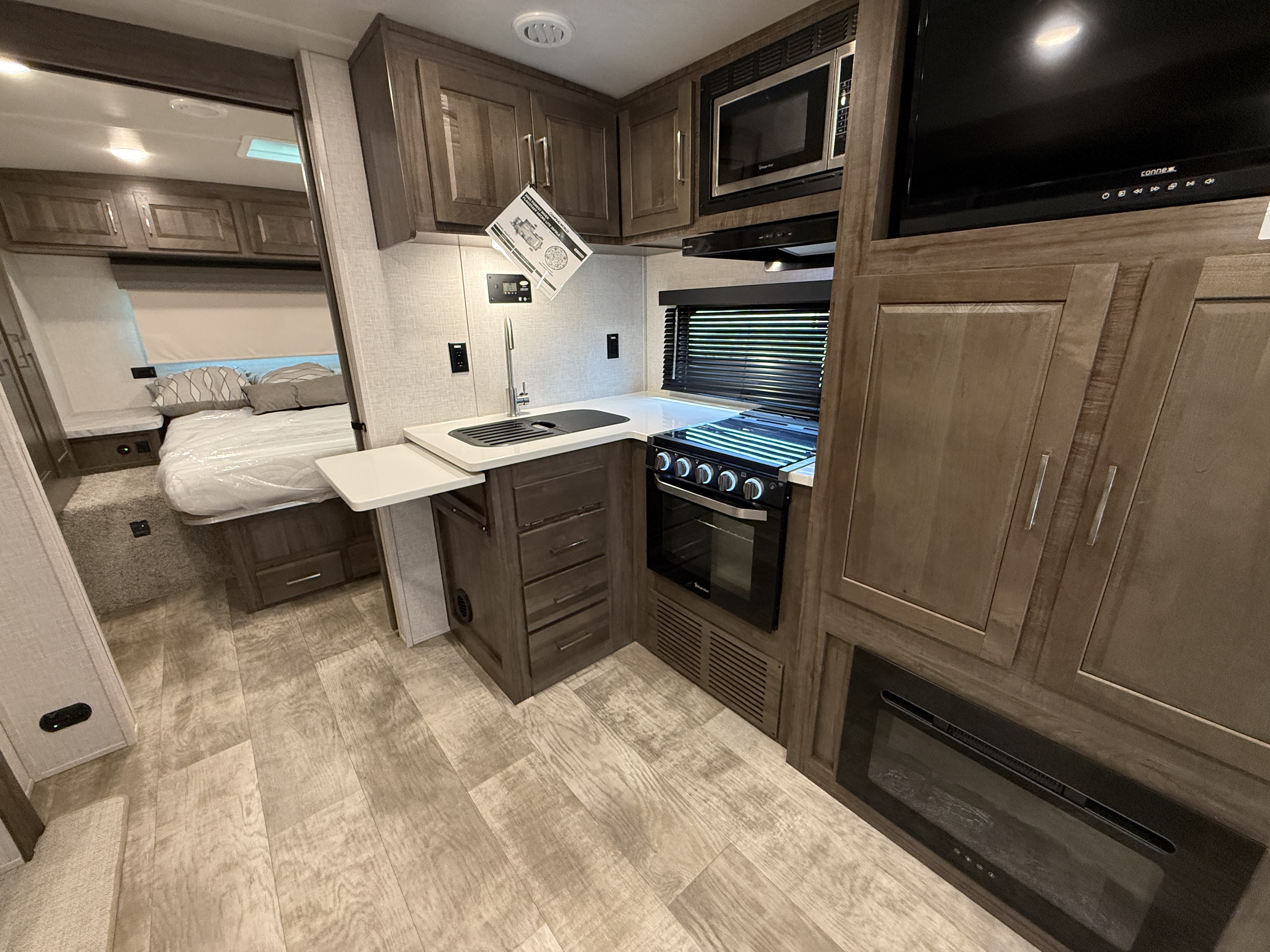 2023 Forest River Flagstaff Micro Lite 25FBLS - Image 10