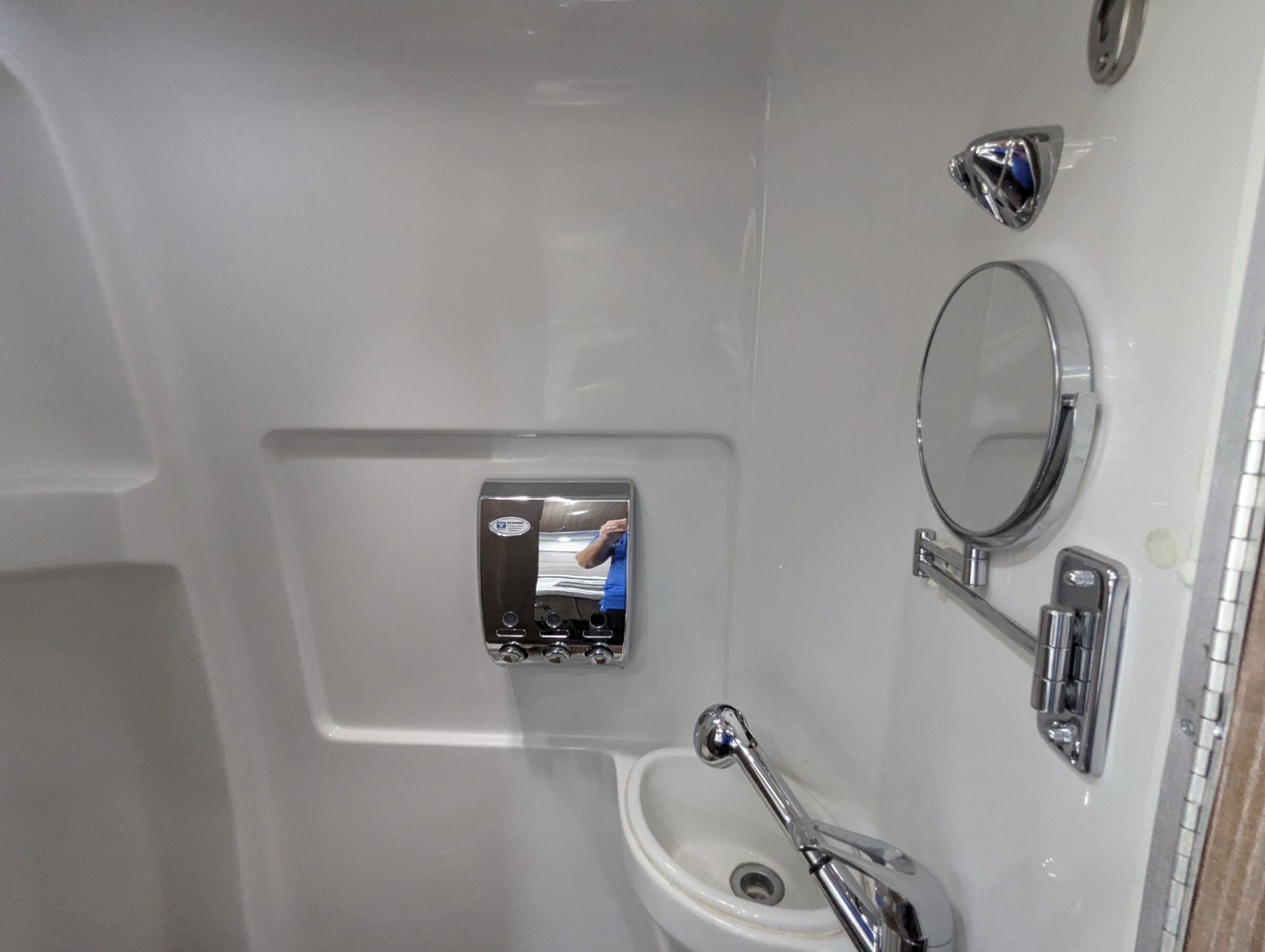 2017 Airstream Interstate Grand Tour EXT - Image 28