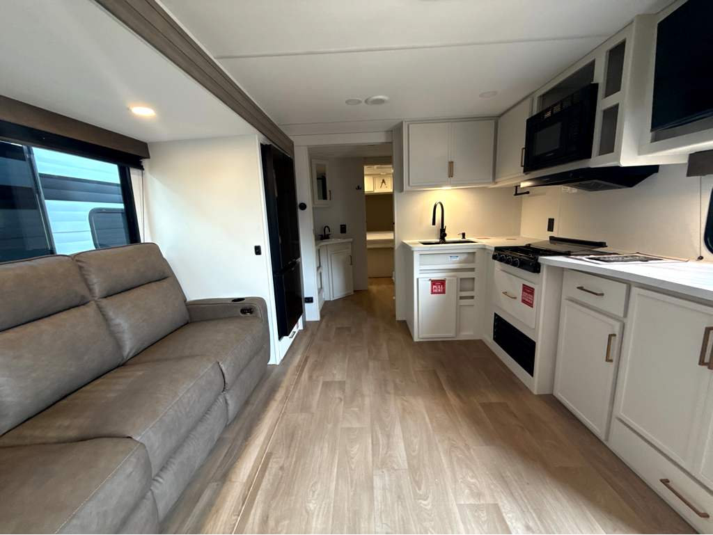 2026 GRAND DESIGN TRANSCEND 245RLT - Image 25