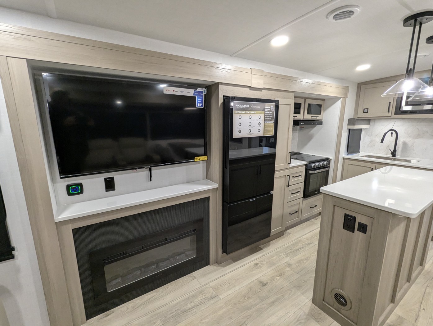 2026 Forest River Rockwood Ultra Lite 2906RL - Image 20