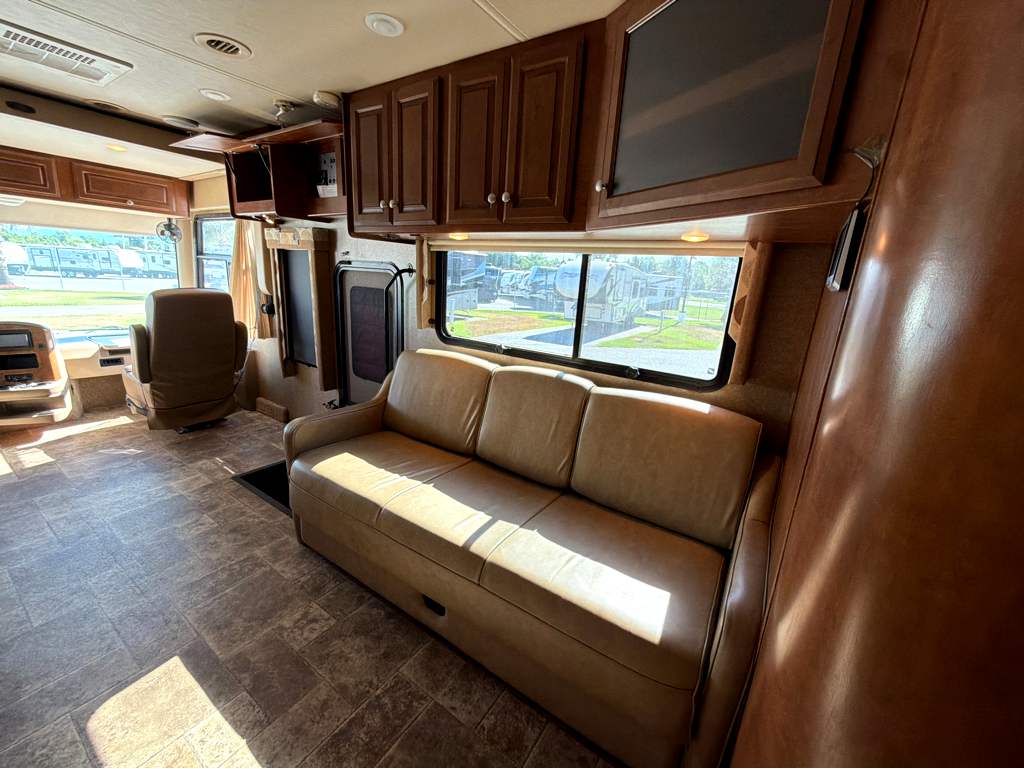 2014 THOR MOTOR COACH PALAZZO 33.2 - Image 24