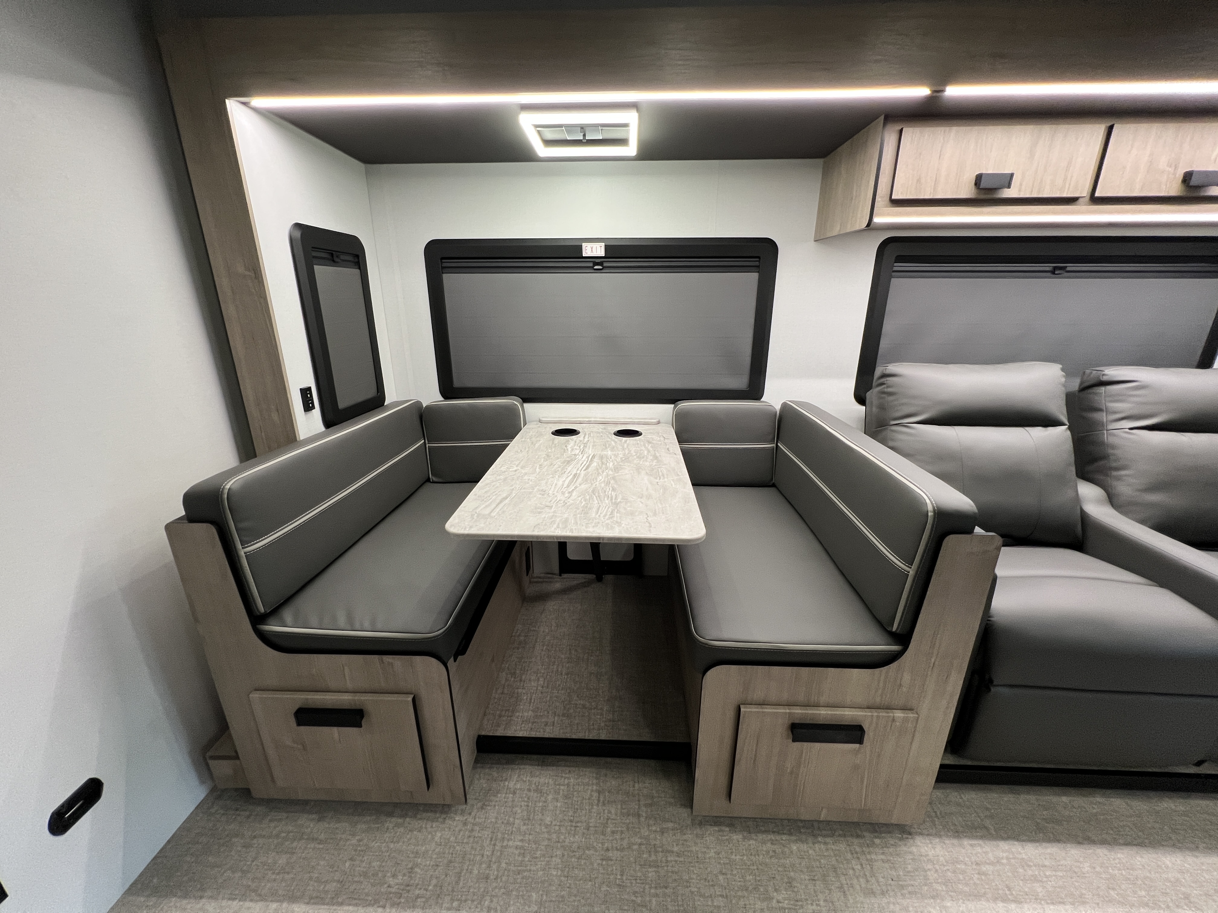 2027 Grand Design LINEAGE SERIES E 30DC - Image 25