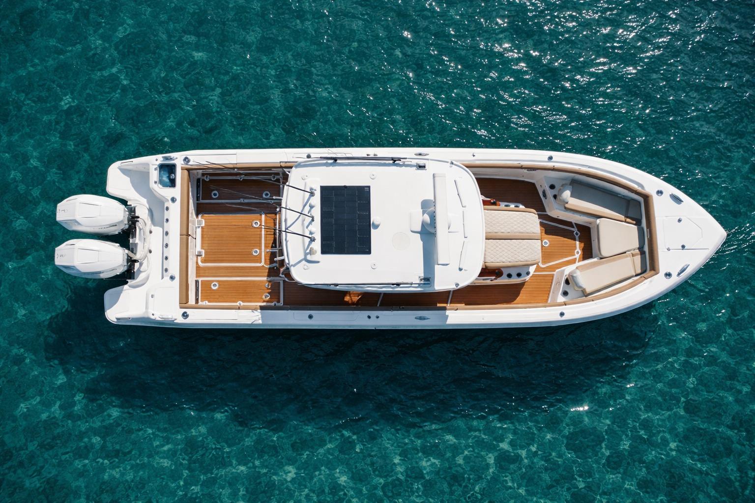 2024 Everglades 315 Center Console Standard - Image 11