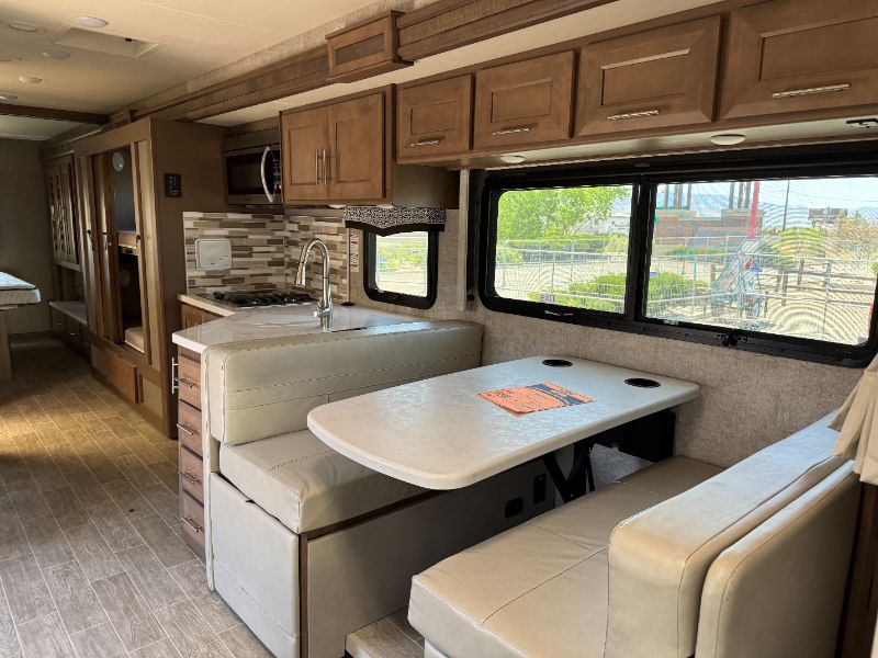 2022 Thor Motor Coach Omni RS36 - Image 7