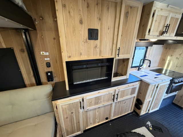 2027 CHEROKEE GREY WOLF 17TRH - Image 22