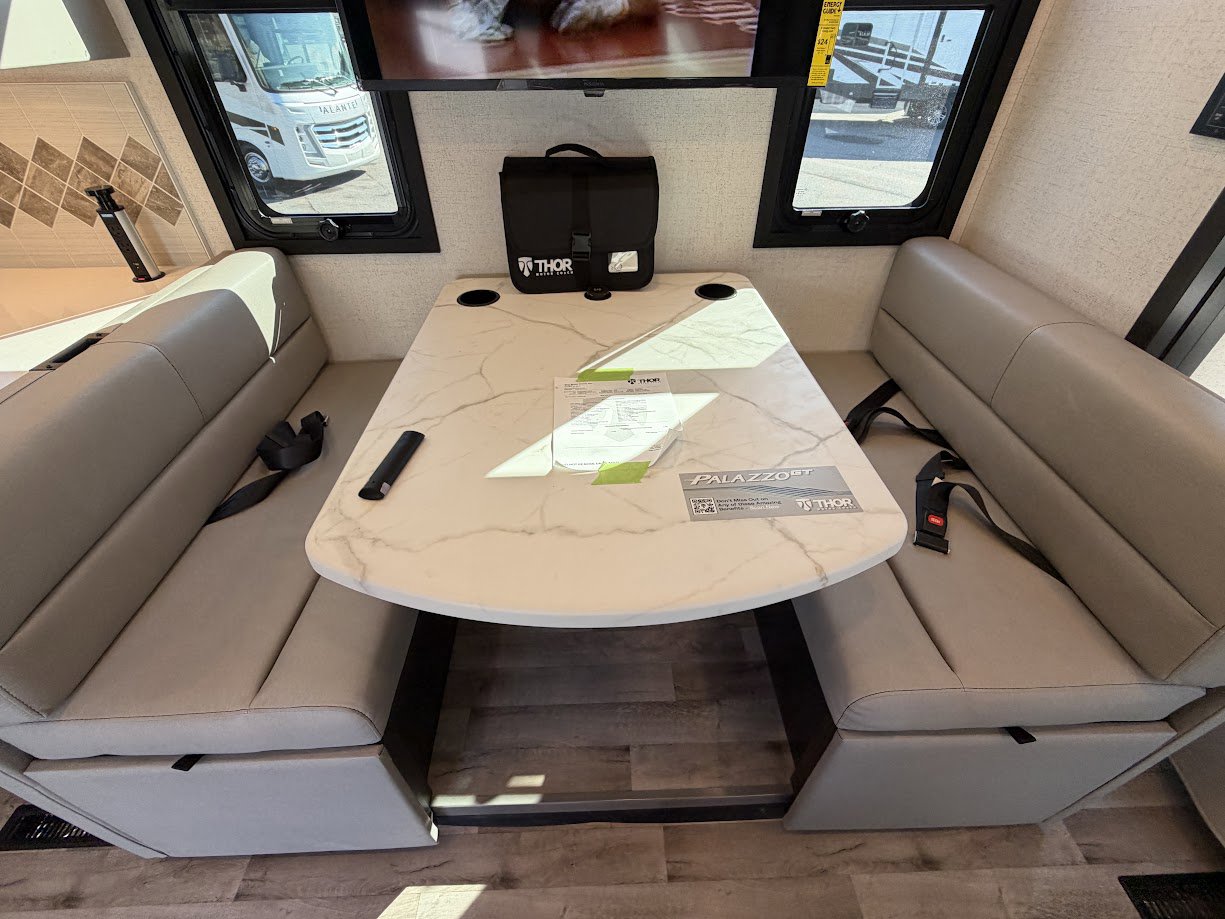2026 THOR MOTOR COACH PALAZZO 33.6 - Image 17