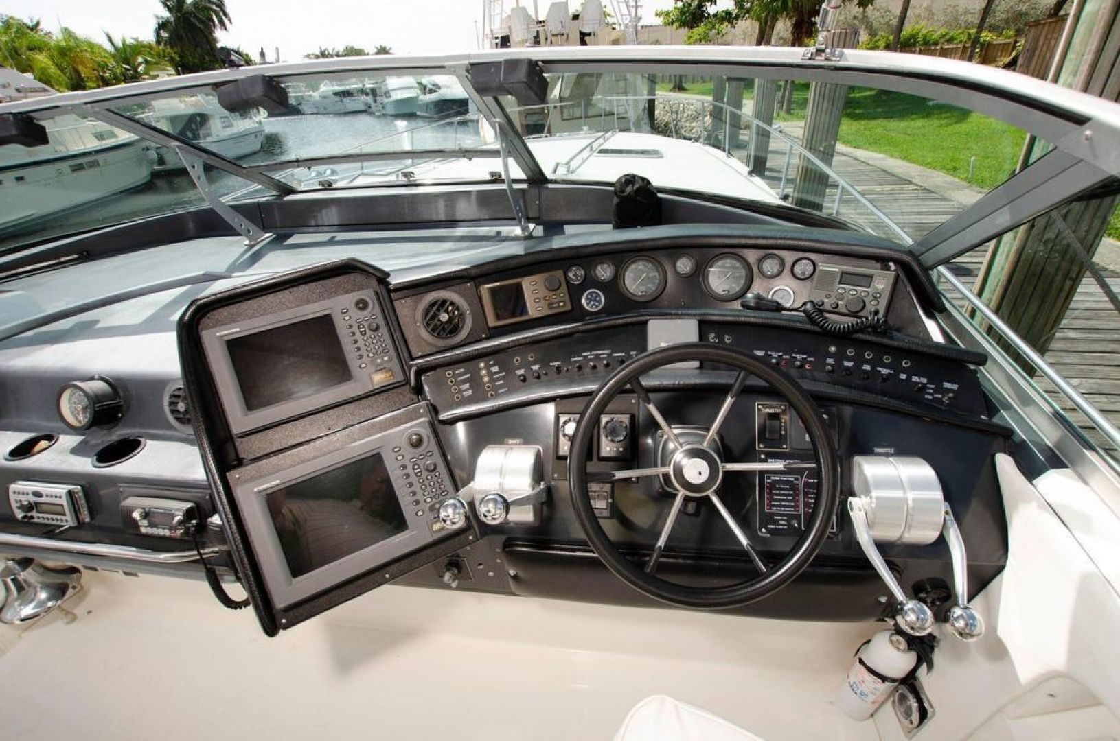 1993 Sea Ray Sundancer - Image 13