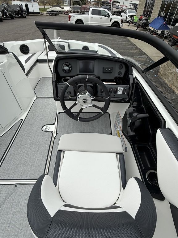 2025 Yamaha Boats AR195 - Image 25