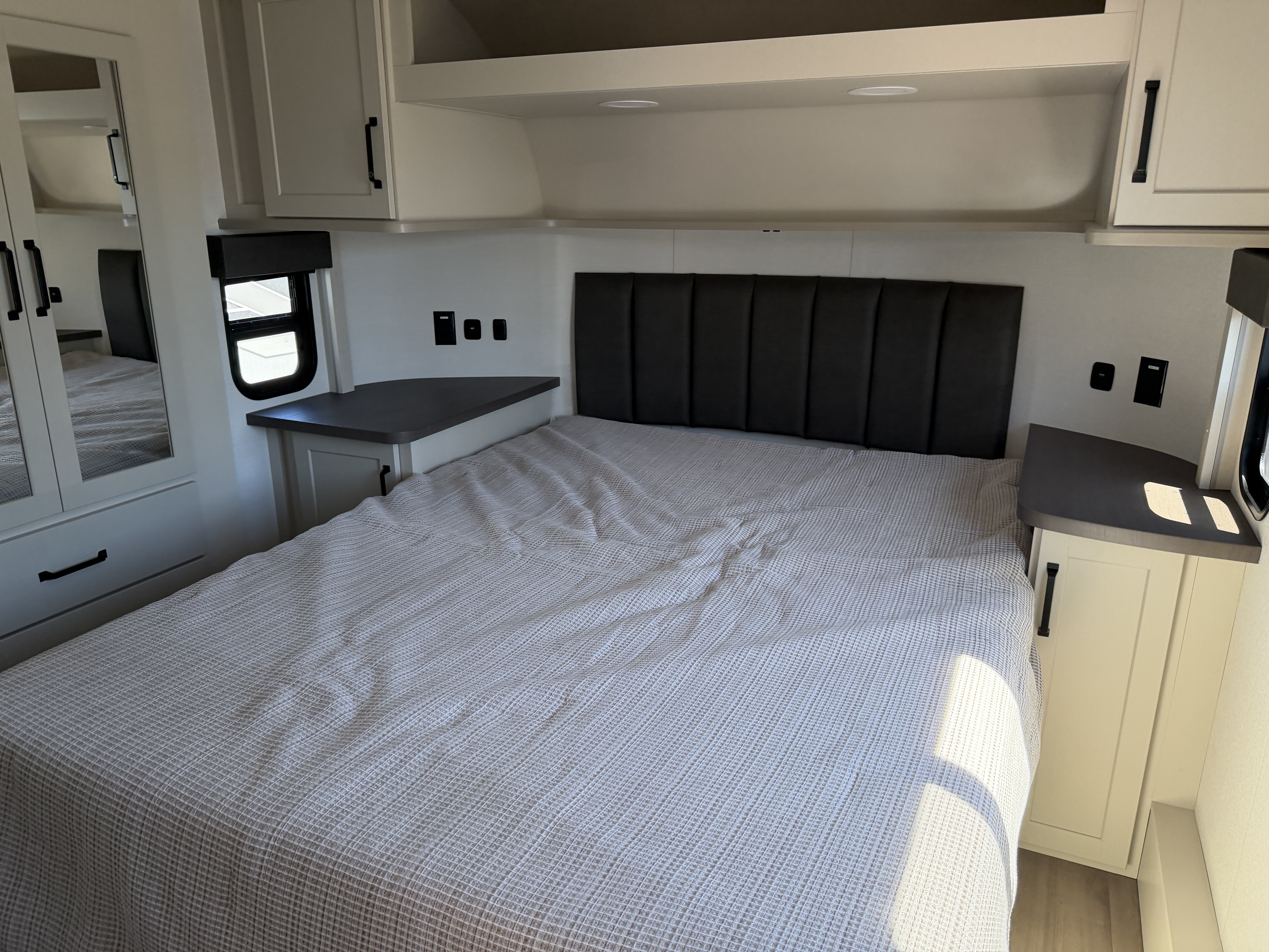 2026 Grand Design Momentum G-Class 325G - Image 15