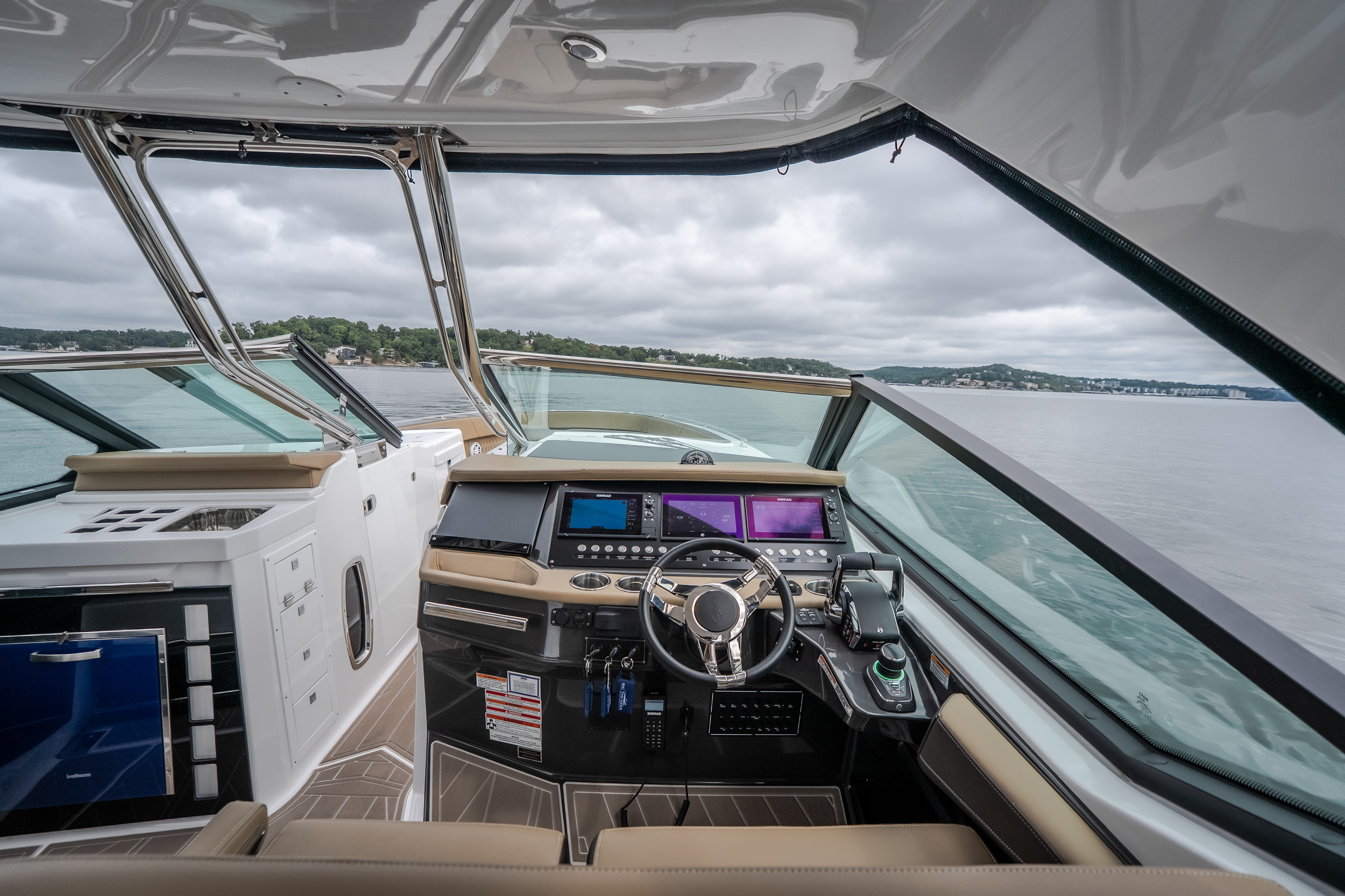 2025 Monterey 385SS - Image 17