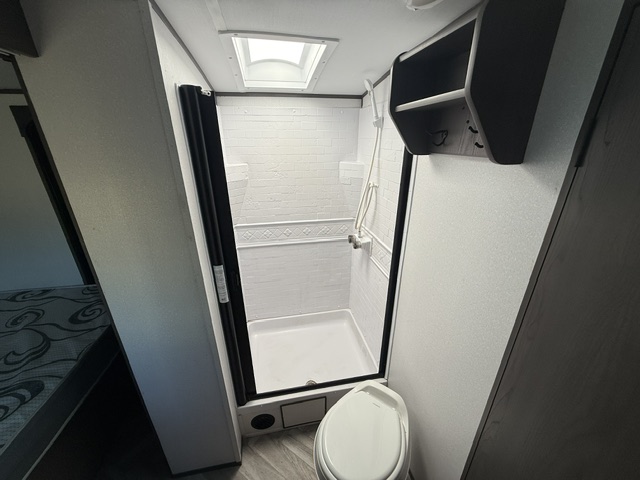 2021 Cruiser RV Shadow Cruiser Ultra-Lite SC327BHS - Image 17