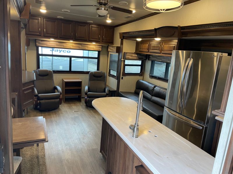 2018 Palomino Columbus 298RL - Image 6