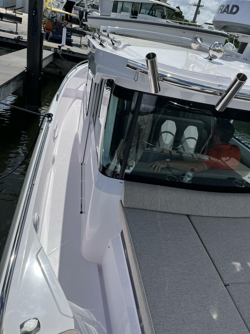 2024 Axopar Cross Cabin - Image 8