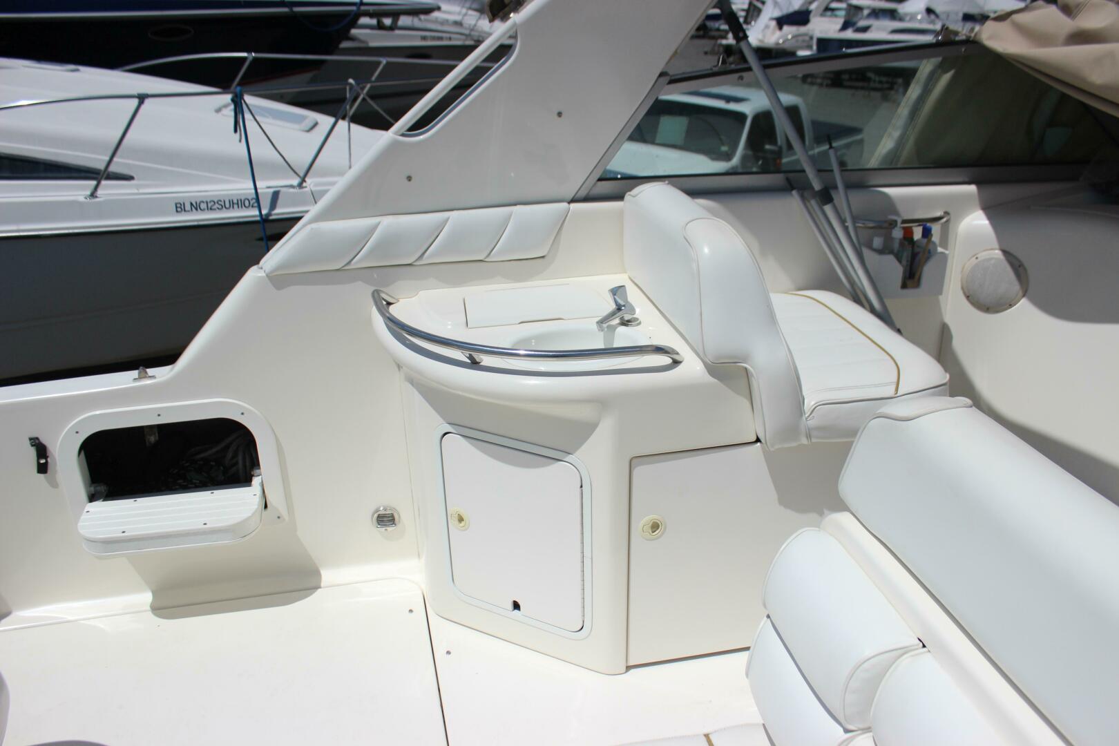 1996 Sea Ray 330DA - Image 6