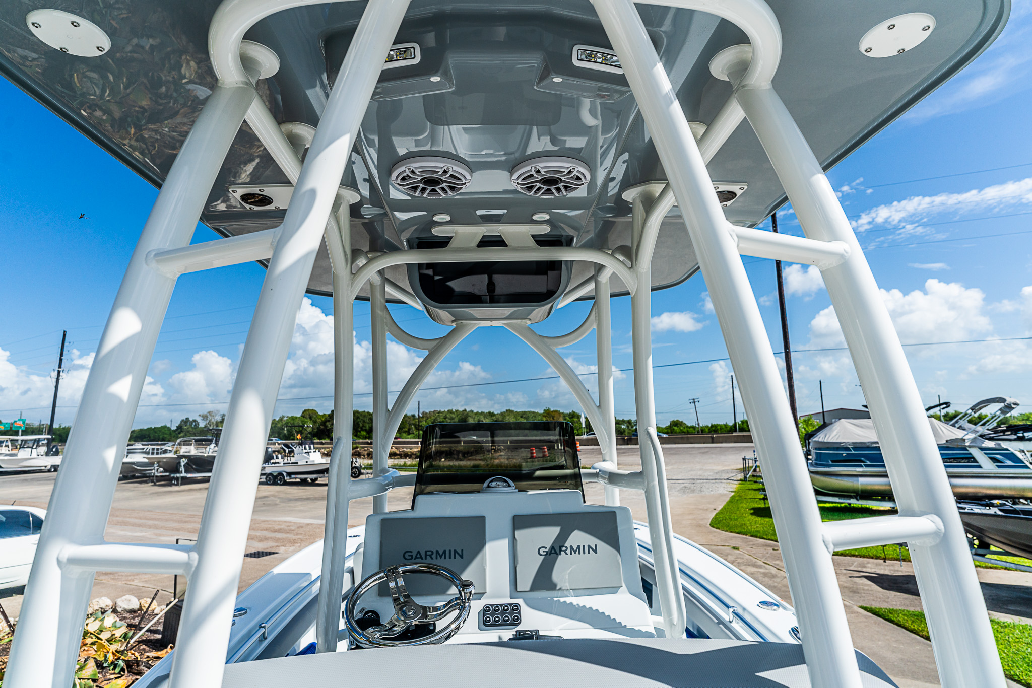 2027 YELLOWFIN 26 Hybrid Base - Image 12
