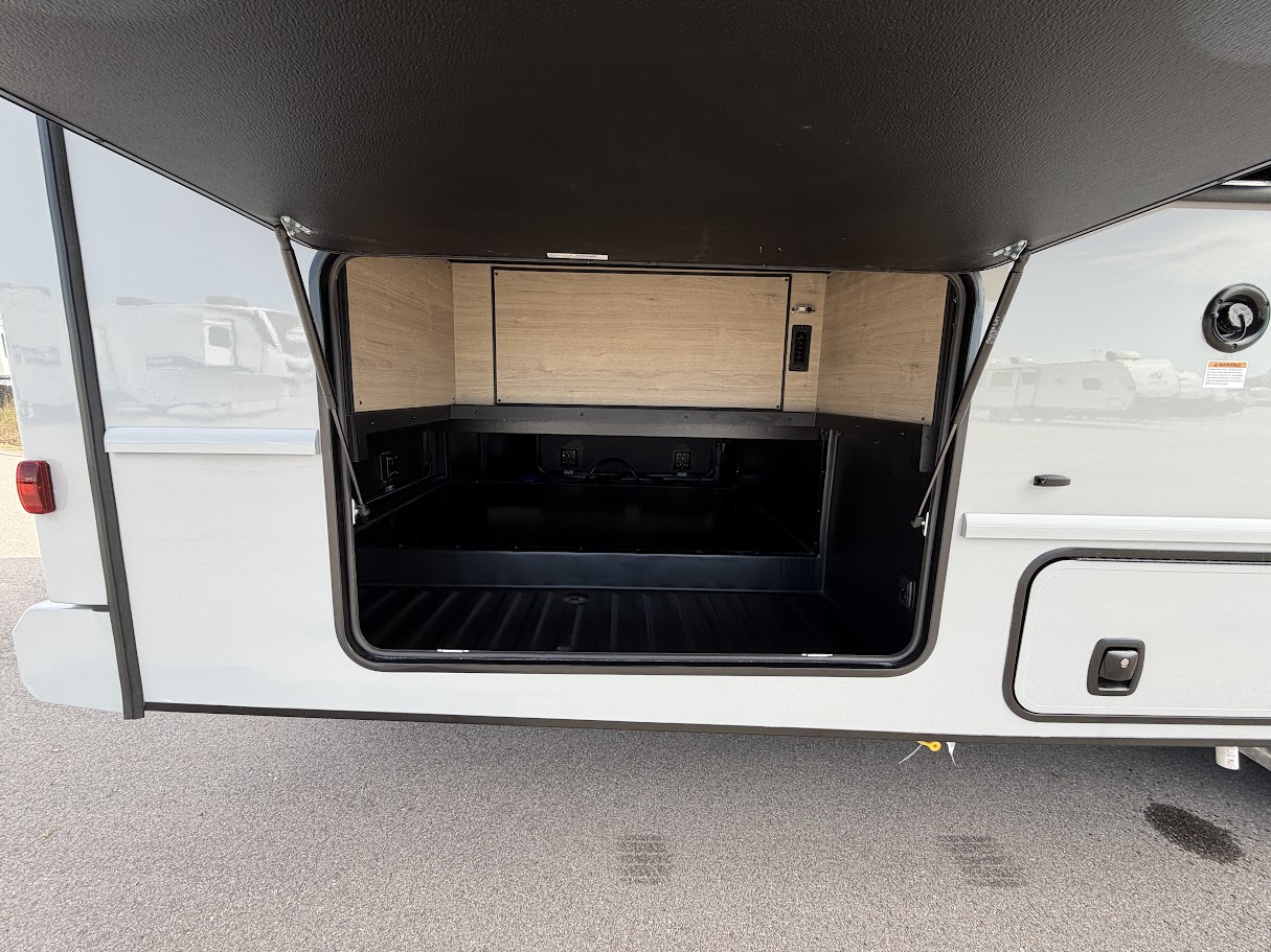 2027 GRAND DESIGN LINEAGE SERIESE 30DC - Image 8