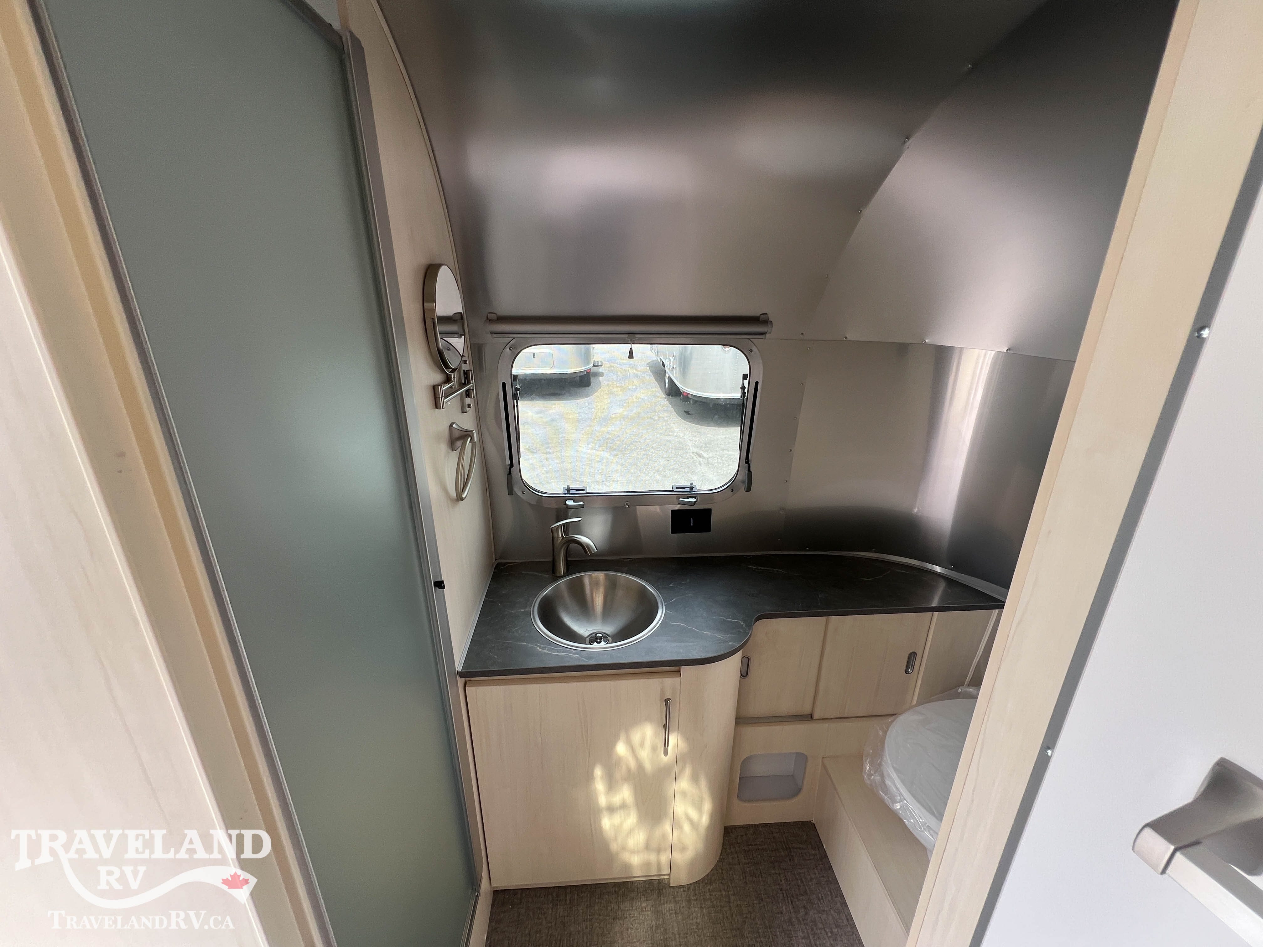 2026 Airstream Flying Cloud 23FBT - Image 26