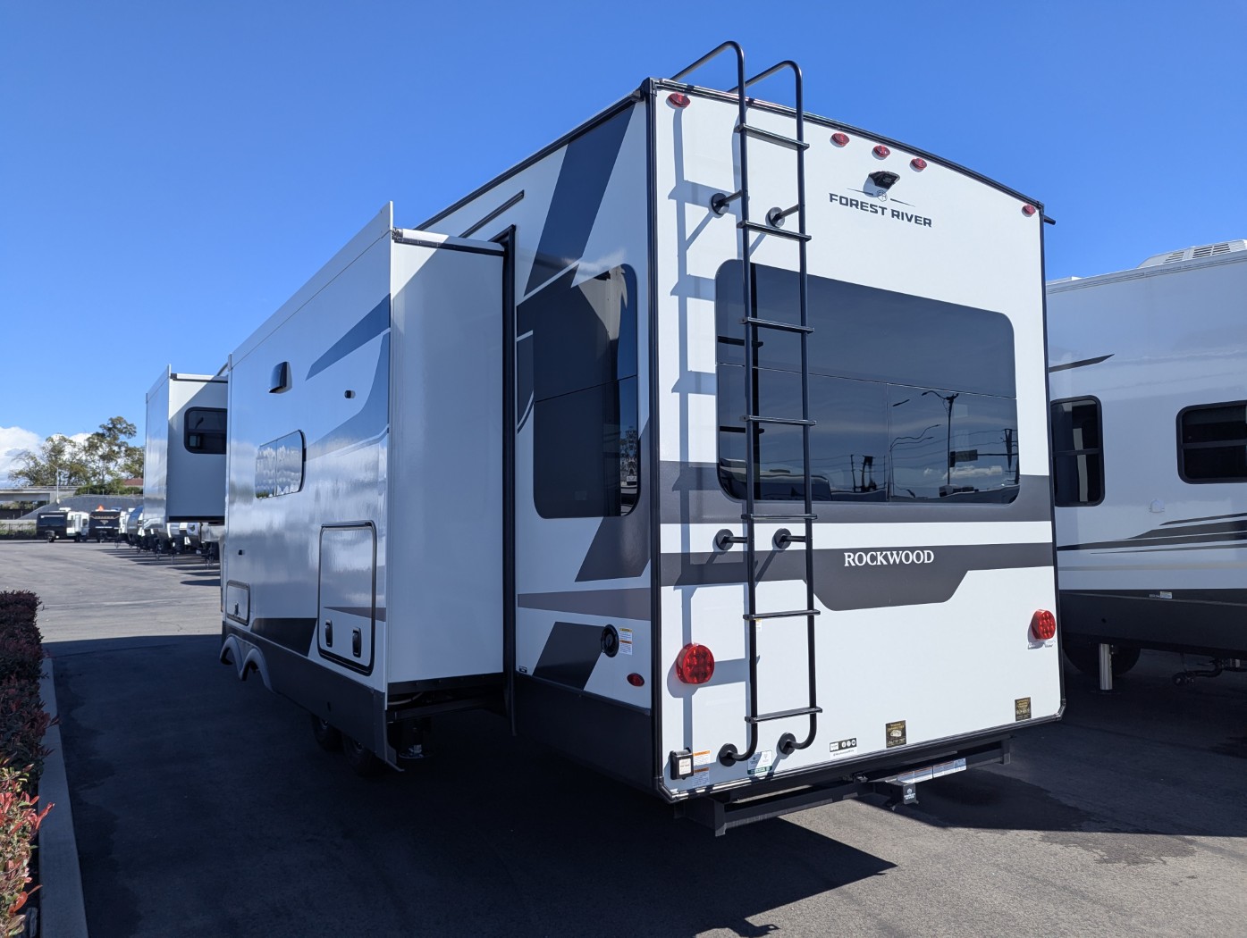 2026 Forest River Rockwood Signature R361RLS - Image 4