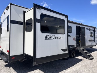 2025 FOREST RIVER GRAND SURVEYOR 302RDBS - Image 2