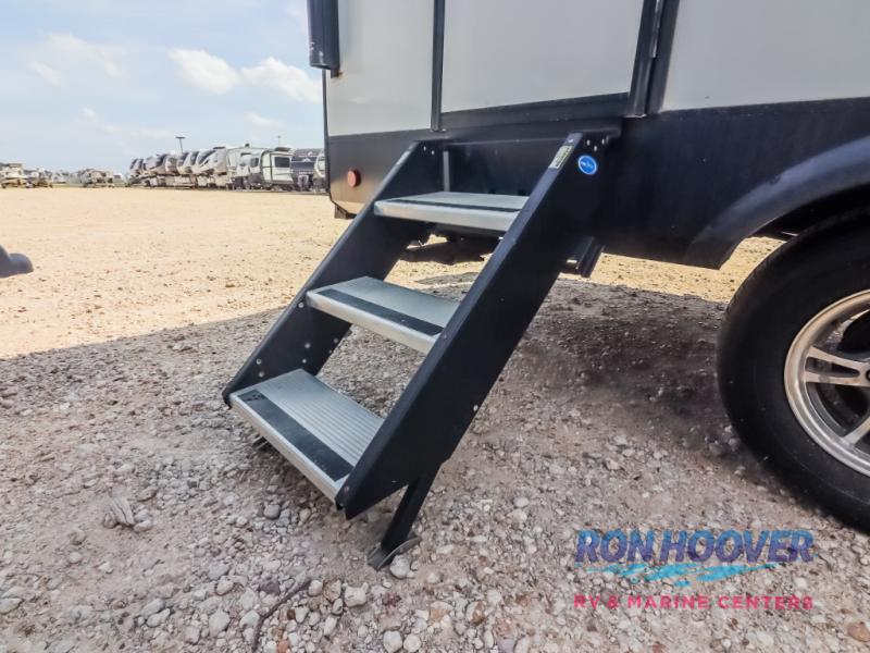 2023 PALOMINO 208SS - Image 24