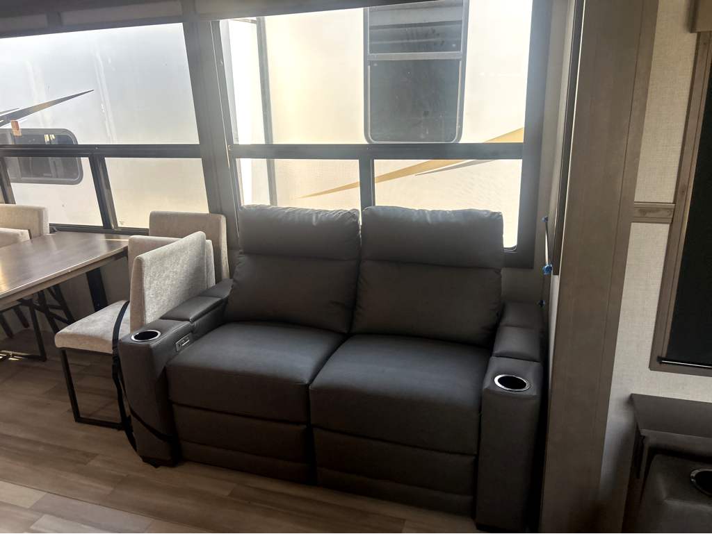 2023 GRAND DESIGN SOLITUDE 378MBS - Image 12