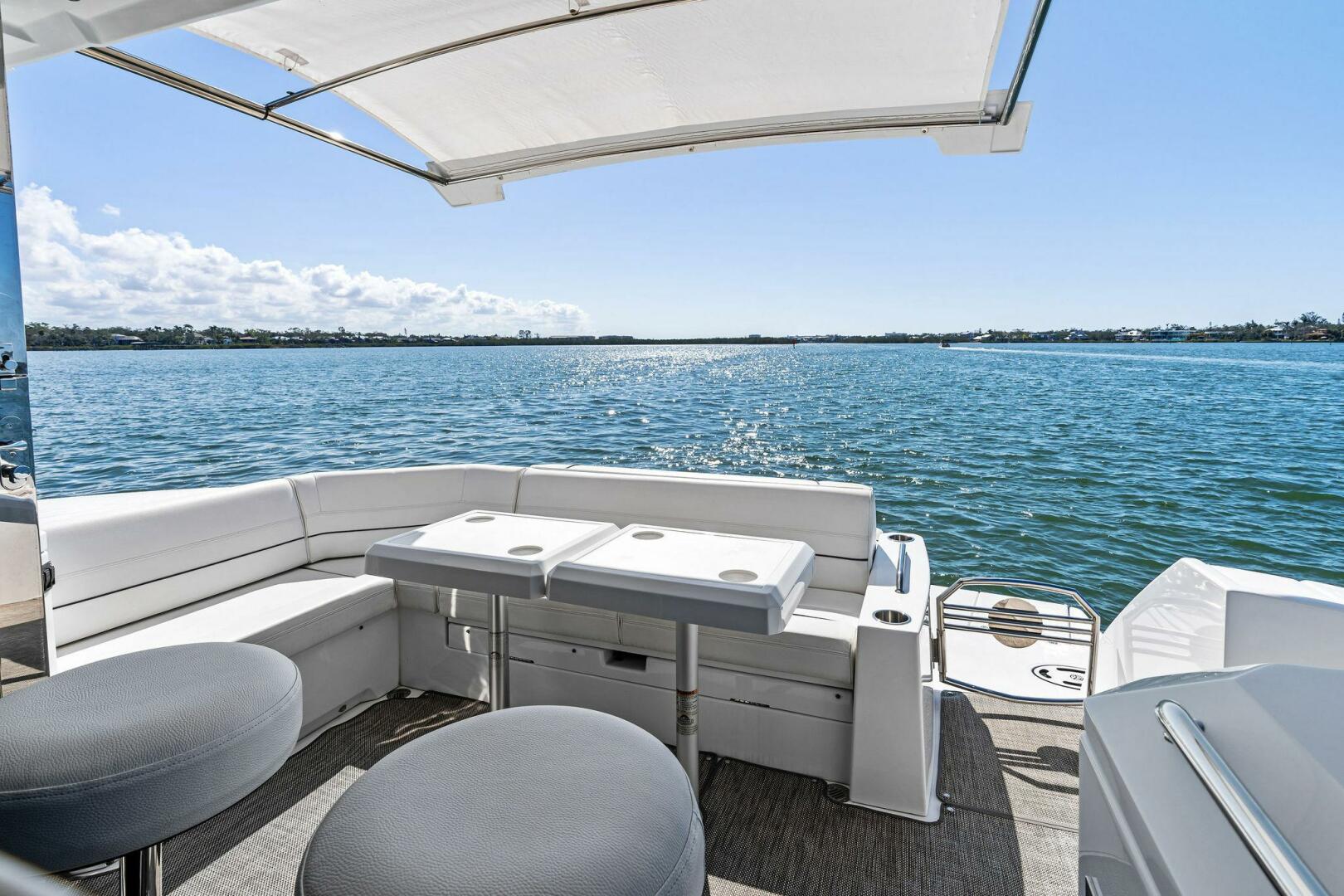 2019 Cruisers Yachts 45 Cantius - Image 16